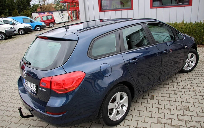 Opel Astra cena 16900 przebieg: 204000, rok produkcji 2011 z Gostynin małe 781